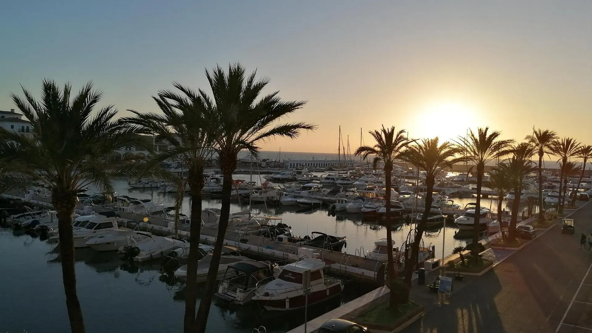 2252-Amazing Apt On Beach, Port View From Terrace! Manilva Ισπανία