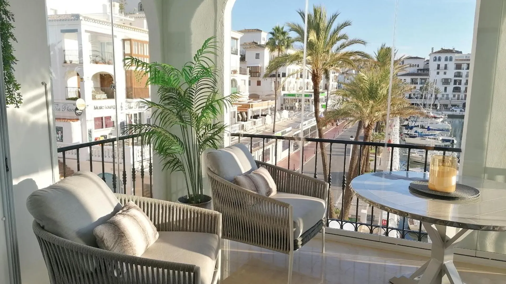2252-Amazing Apt On Beach, Port View From Terrace! Manilva Daire